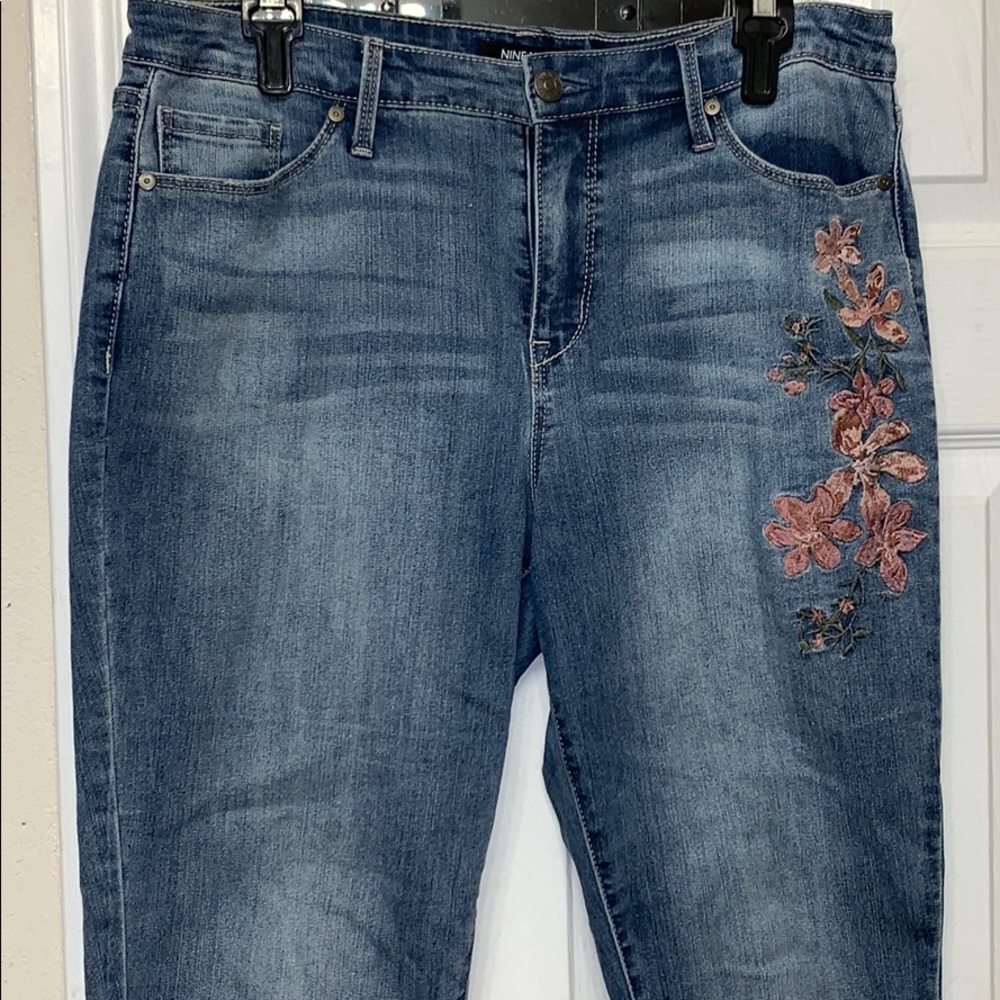 😂 2 for $15 😂 Nine West jeans with embroidery